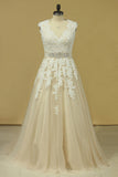 2022 Plus Size V Neck Wedding Dresses Tulle With Applique Court Train P2HA38HF
