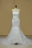 2024 Strapless Mermaid/Trumpet Wedding Dress With Applique P1D1Q8RA