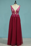 2024 Prom Dresses V Neck 30D Chiffon With Applique Sweep PQ64SY7G